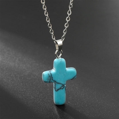 Türkisfarbener Kreuzanhänger an silberner Kette, Schmuck, modisch, elegant, Unisex.