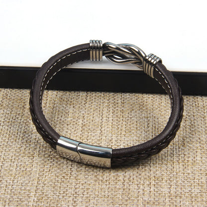 Braunes Lederarmband mit Edelstahlverschluss, geflochten, Herrenmode, Schmuckaccessoire.