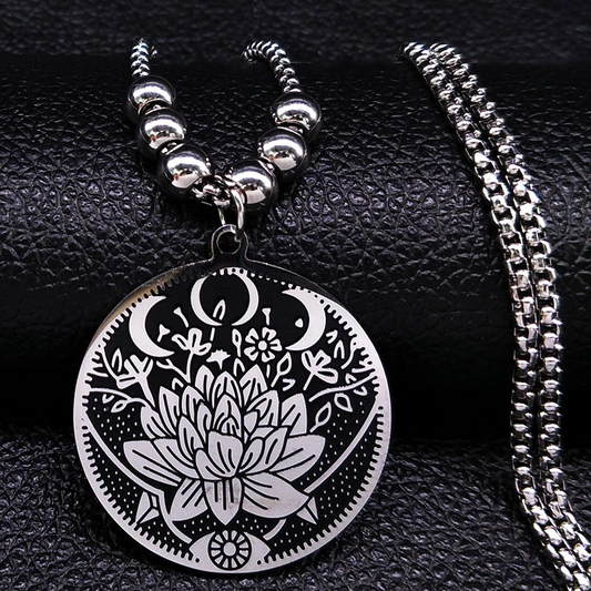 Silberne Halskette mit Lotus-Anhänger, Edelstahl, Mandala-Design, Damen-Schmuck, elegant.