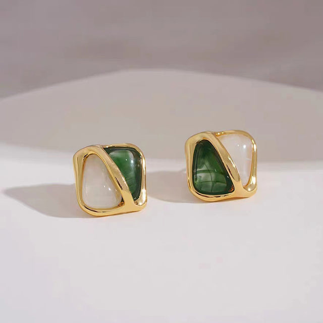 Goldene Ohrringe mit grün-weißen Steinen, koreanisches Design, modisch, luxuriös.