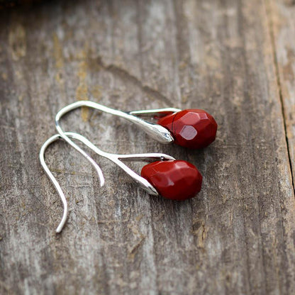 Rote Jaspis-Ohrringe, Tropfenform, eleganter Schmuck für Damen, Naturstein, silberne Haken.