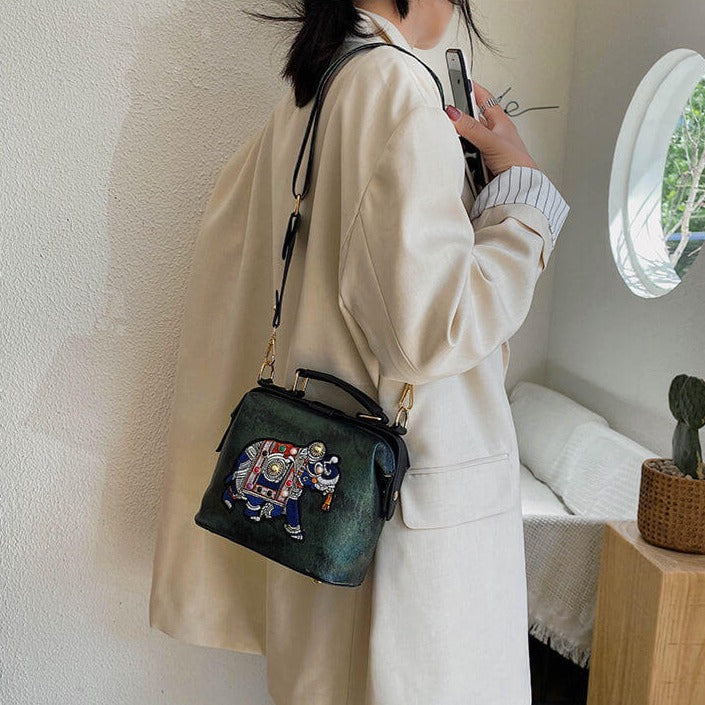 Broderet mandala-skuldertaske – let og alsidigt boho-design