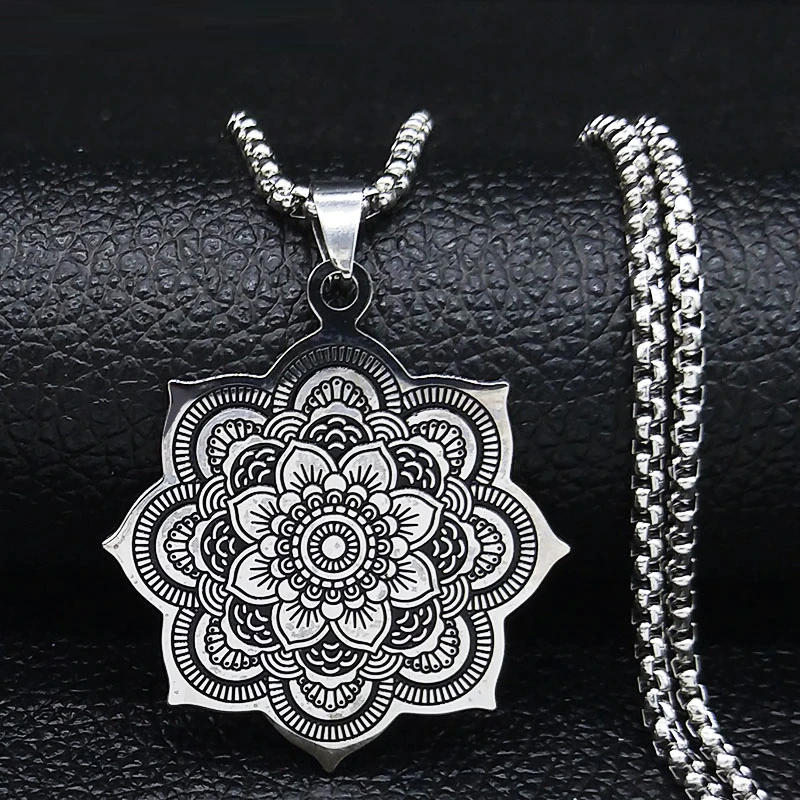 Silberne Mandala-Halskette, Edelstahl, filigranes Design, Schmuck für Damen und Herren.