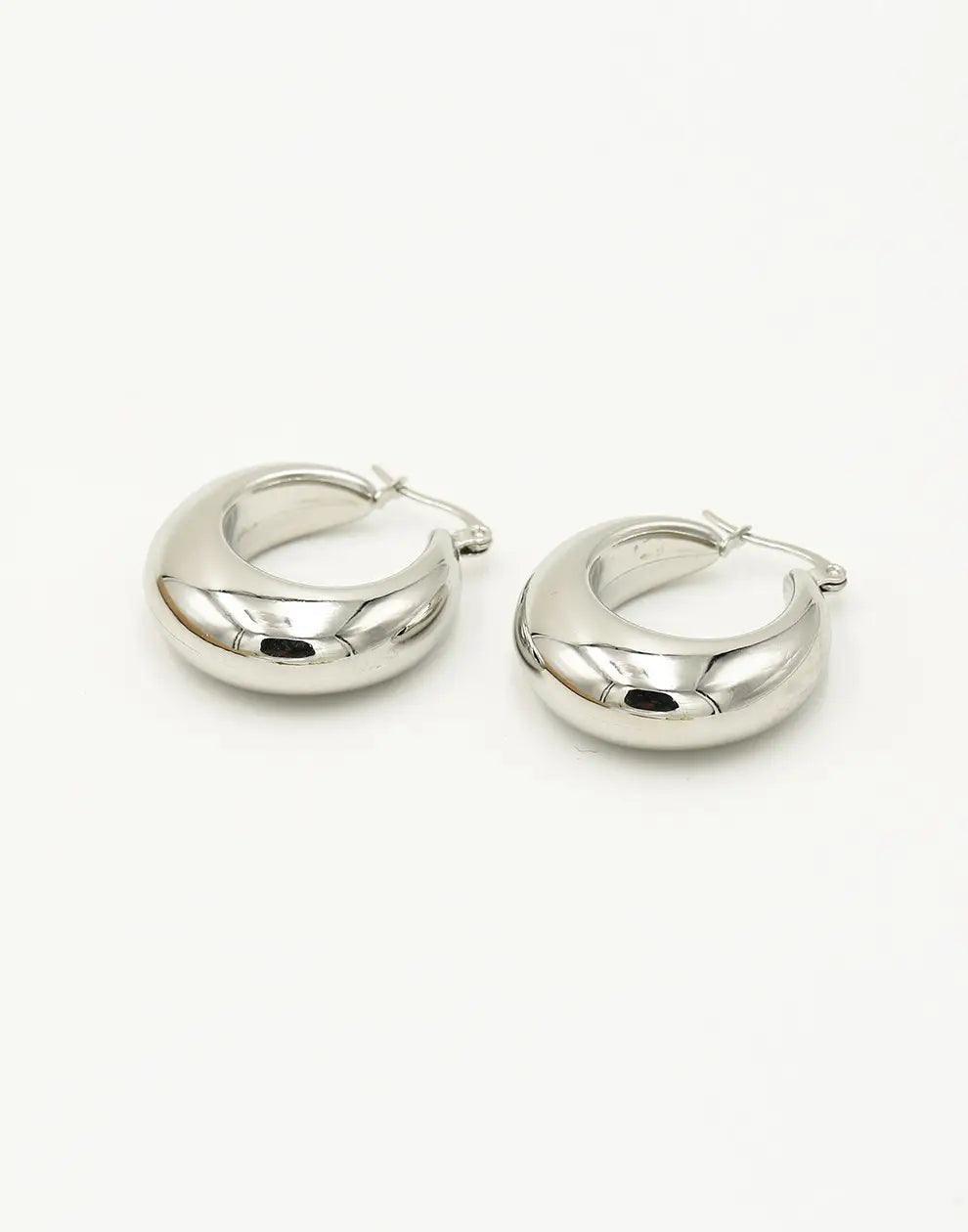 Silberne Vintage Creolen Ohrringe, glänzend, modisch, Schmuck für Damen.