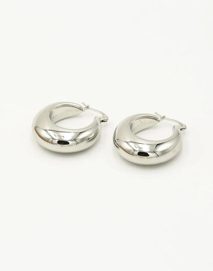 Silberne Vintage Creolen Ohrringe, glänzend, modisch, Schmuck für Damen.
