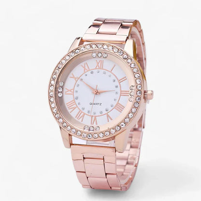 Roségoldene Damenarmbanduhr mit Strasssteinen, römischen Ziffern und Metallarmband.