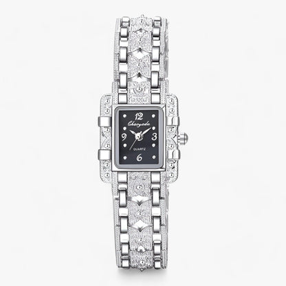 Silberne Damenarmbanduhr mit rechteckigem Zifferblatt, Quarzwerk, elegantes Design.
