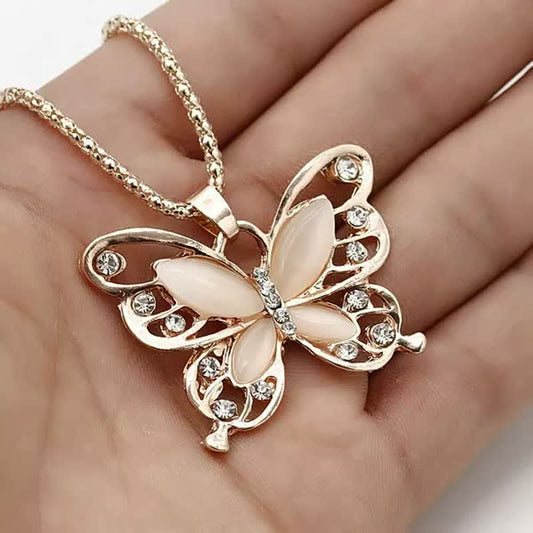 Goldene Schmetterlingskette mit Kristallen, elegantes Schmuckstück, Damenaccessoire.