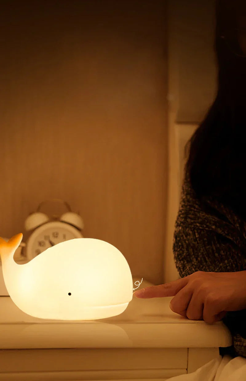 Sød hval-natlampe med skiftende farver - GlowWhale