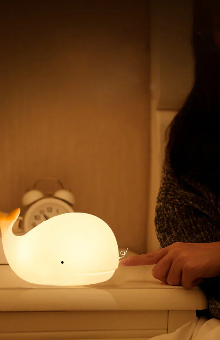 Sød hval-natlampe med skiftende farver - GlowWhale