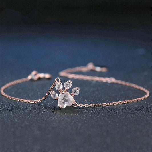 Rosenvergoldetes Armband mit Pfotenanhänger, Kristallsteine, eleganter Schmuck für Damen.
