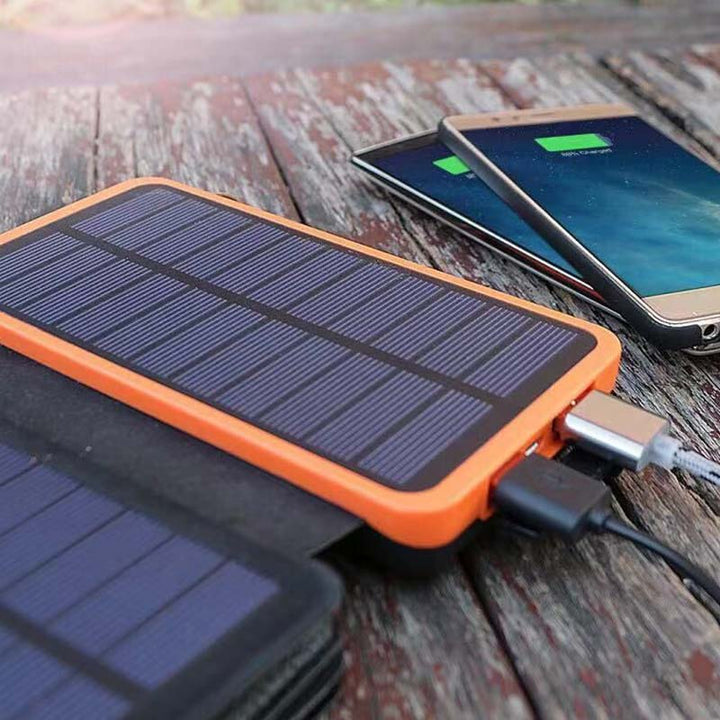 Solenergi-powerbank med 4 paneler og 3 USB-udgange – SunCore