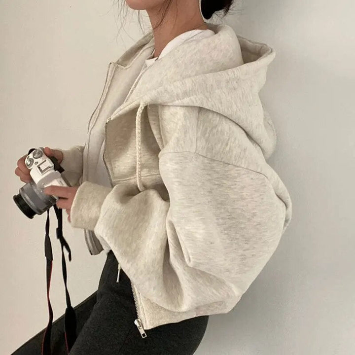 Dame vest kort skåret med hætte og oversized pasform – Rinette