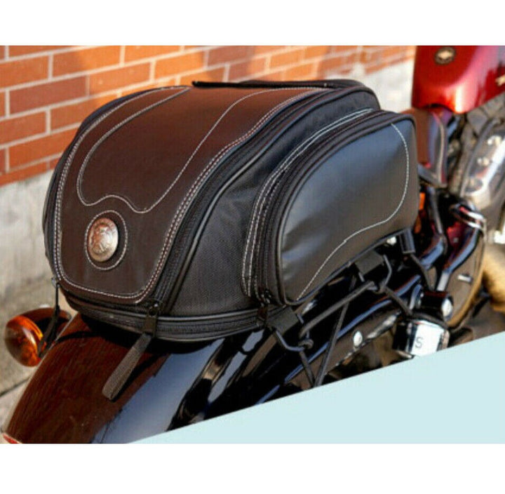 Vandtæt motorcykelbagtaske med udfoldelig opbevaringsplads.